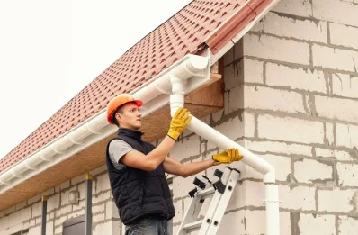 Pose et remplacement de gouttières à Montségur